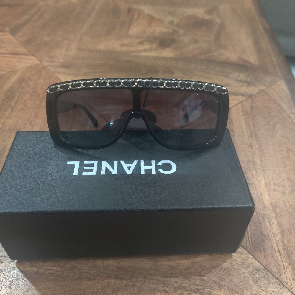 CHANEL chain sunglasses New